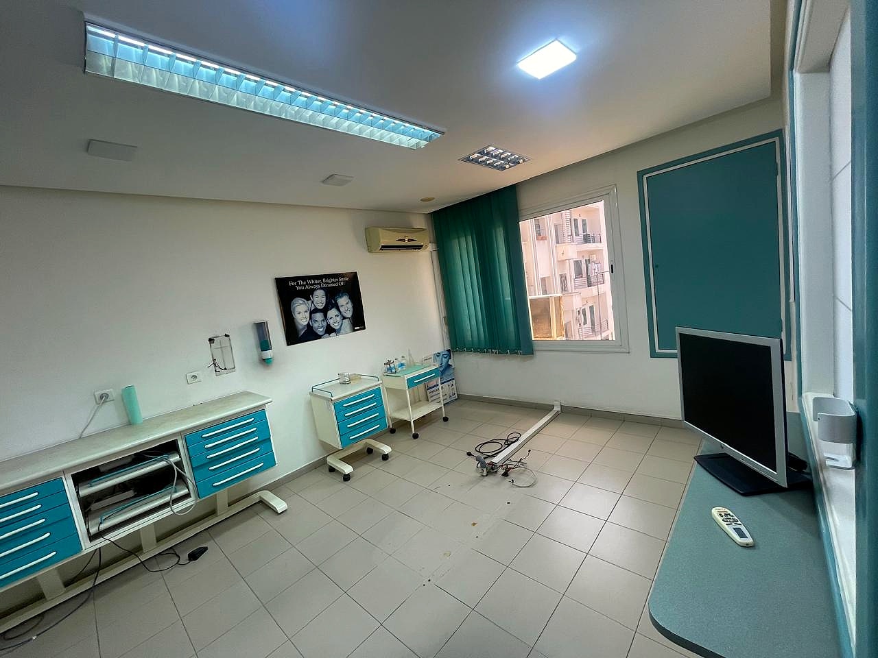 Bureau 100m² avec Clim : Pas de porte à vendre