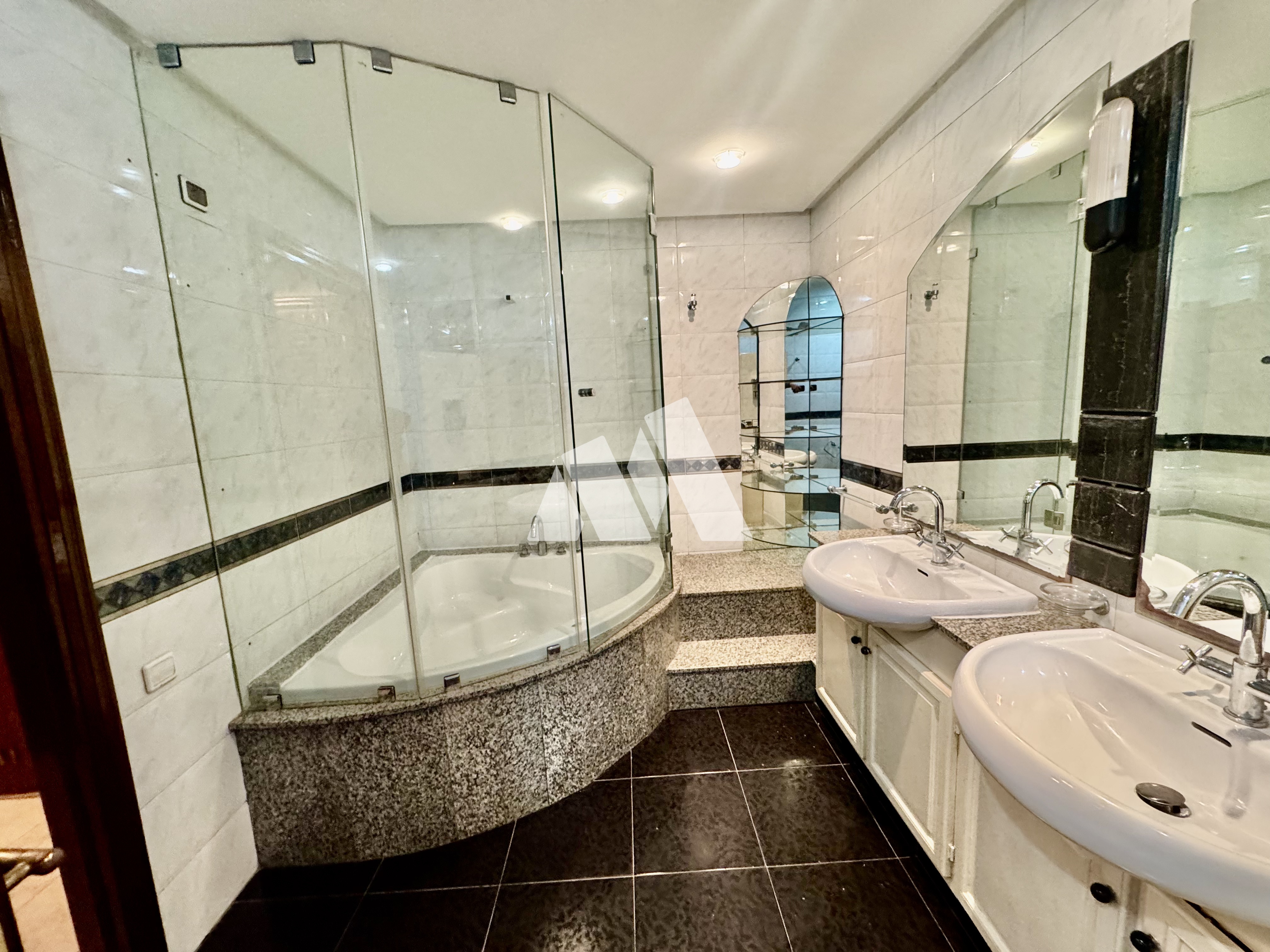 Appartement 3 chambres avec ascenseur à vendre à Racine, Casablanca — 11